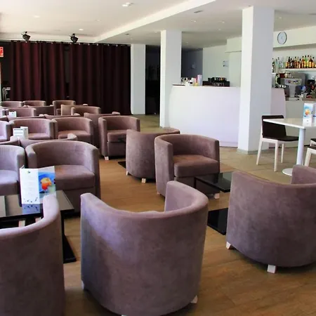 Lb Deluxe Con Media Pension, Wifi, A 250m De La Playa *
