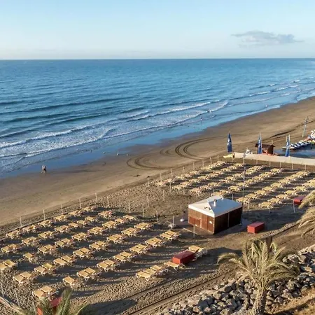 Lb Deluxe Con Media Pension, Wifi, A 250m De La Playa *