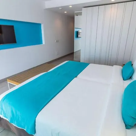 Lb Deluxe Con Media Pension, Wifi, A 250m De La Playa *