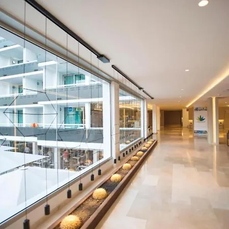 Lb Deluxe Con Media Pension, Wifi, A 250m De La Playa 플라야 델 잉글스