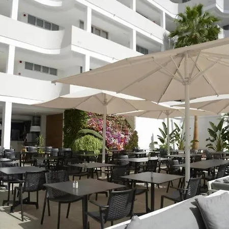 Lb Deluxe Con Media Pension, Wifi, A 250m De La Playa